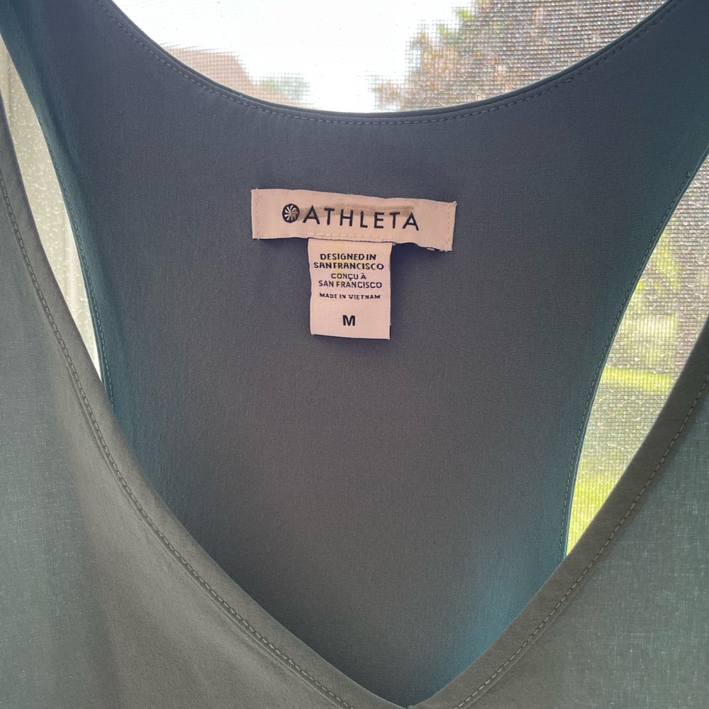 ATHLETA Swing Forward Pleated Tank Size Medium NWOT - Picture 5 of 8
